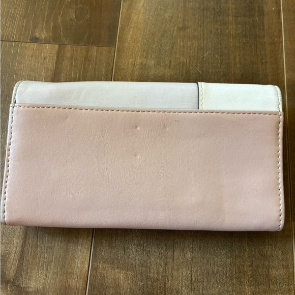 Y2K Guess wallet - Picture 2 of 3